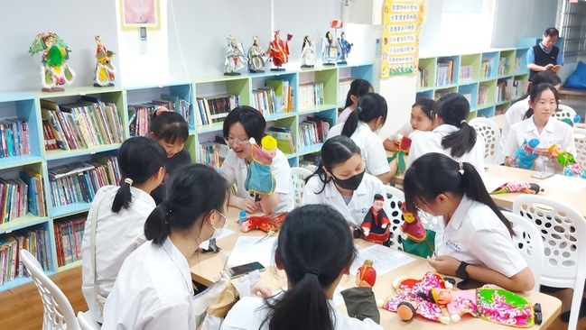 布袋戲到情人果 中山女中合唱團沉浸雲林農村古早味 | 華視新聞