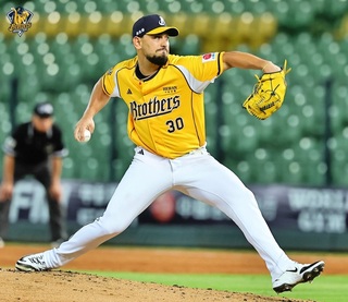 勝騎士主投8局飆11次三振  助兄弟完封雄鷹