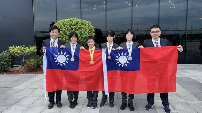 歐洲女子數學奧林匹亞競賽 台灣學子獲1金2銀1銅 | 華視新聞