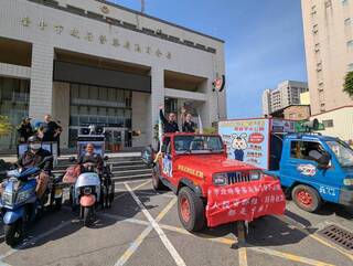 反詐騙小蜜蜂掃街  台中烏日警分局車隊宣導