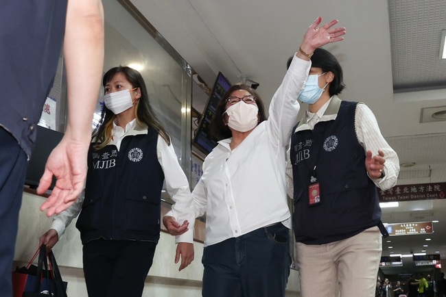涉不實連署案 黃呂錦茹等4被告移送北檢 | 華視新聞