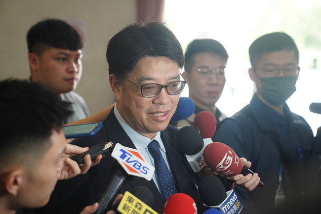 教育部擬編識讀中國威脅教材 邱垂正：助益反認知戰 | 華視新聞