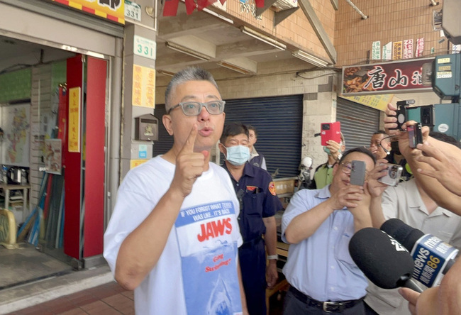 檢調搜索高雄雙罷劫連署總站 領銜人被帶回偵訊 | 華視新聞