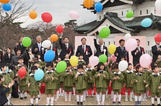 黃偉哲出席日本弘前櫻花祭開幕式 期待友誼永固