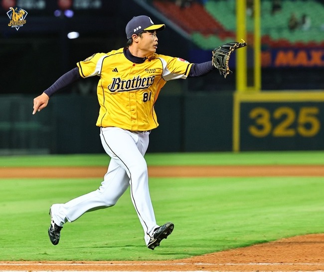 陳冠穎指叉球數據中職頂尖 展現冷靜特質不像新人 | 華視新聞