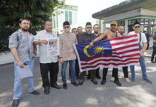 大馬媒體國旗插圖缺新月惹議  民間團體要求嚴懲