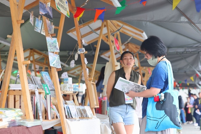 迎接世界閱讀日  李遠盼積極爭取辦理金繪獎 | 華視新聞