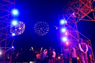 屏東南國生活節煙火秀  近萬遊客湧入恆春半島