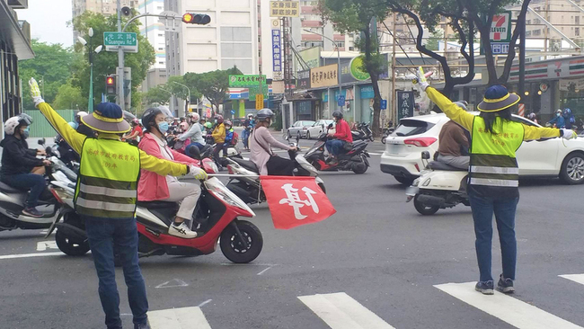 高市光武國小志工團34年 不少導護媽媽站成導護阿嬤 | 華視新聞