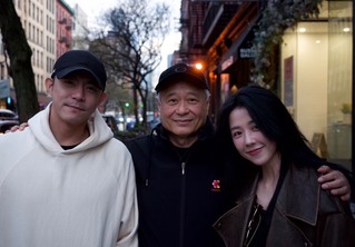 邵雨薇、王柏傑赴美拍戲 李安探班開心合影