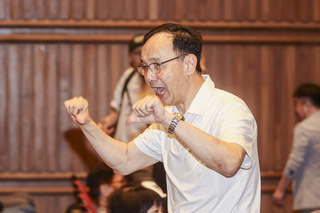 蔣萬安拋倒閣 朱立倫：民眾要倒賴而非卓榮泰