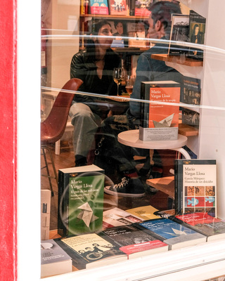 諾貝爾文學獎得主尤薩逝世後 經典著作西班牙熱銷