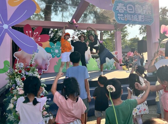 屏東勝利星村春日花海派對  免費全家福拍立得夯 | 華視新聞