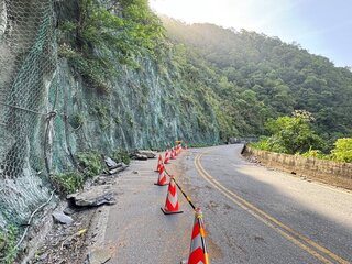 15日落石釀1死 台7甲嘉蘭段21日起刷坡交管