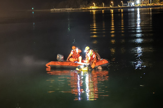 台南男子駕車衝落將軍漁港 及時獲救無生命危險