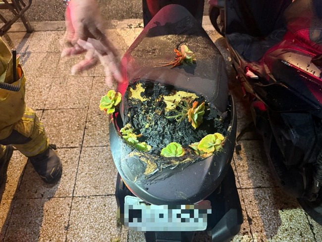 男持打火機點燃機車座墊縱火 基隆警鎖定犯嫌 | 華視新聞