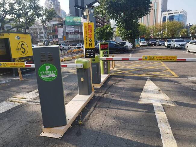 強化管理 高市交通局推合法停車場標章辨識 | 華視新聞