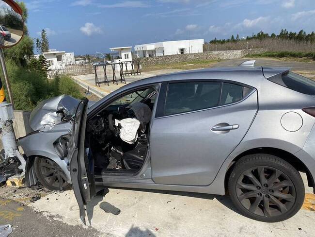 馬公1小時內接連多起車禍 小客車駕駛自撞命危 | 華視新聞