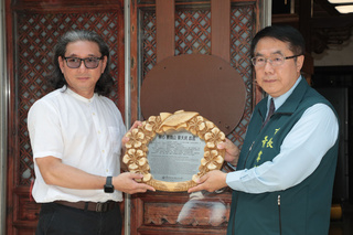 台南西佛國傳承百年粧佛 三代同列歷史名人故居掛牌