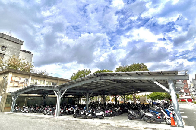 台南民治市政中心機車棚升級 太陽能光電取代石綿瓦 | 華視新聞