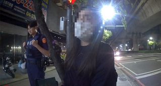 澳門女自由行掉錢包 中市警扮柯南24小時內尋回