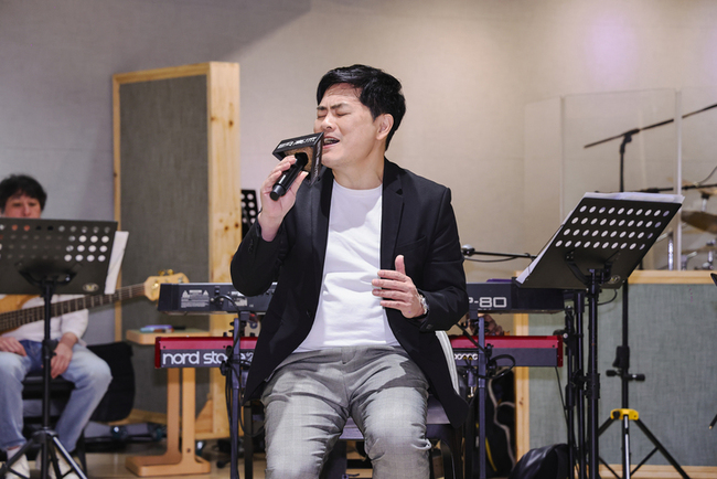 律師歌手蘇明淵備戰藍寶石  父喪陰霾情緒崩潰 | 華視新聞