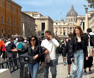 教宗逝世義大利悲泣  羅馬誕辰慶祝取消、足球停賽