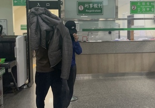 家寧母涉逃漏稅20萬交保限制出境出海 不發一語離開