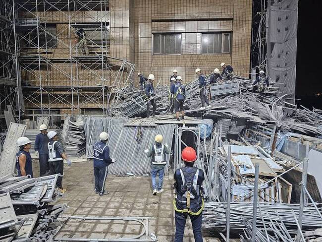 台大醫院施工鷹架倒塌 失聯移工尋獲已明顯死亡 | 華視新聞