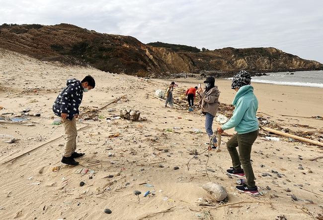 東莒國小教美感 海洋廢棄物變身創作材料 | 華視新聞