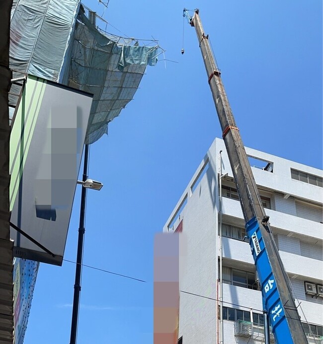 北市承德路工地鷹架傾斜 建管處開罰勒令停工 | 華視新聞