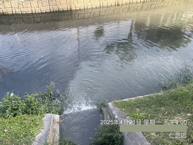 工地灰濁廢水溢流愛河上游  環保局開罰 | 華視新聞