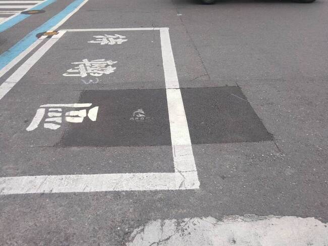 防路口轉彎打滑 高市推寬頻孔蓋下地 | 華視新聞