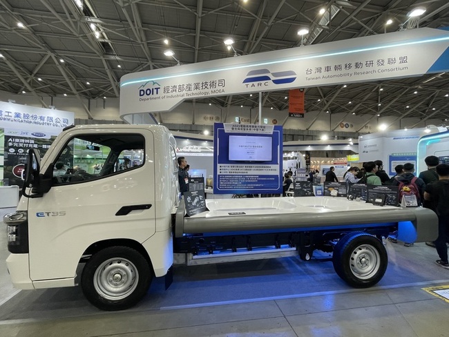 中華車電動商用車亮相 國產化比重逾9成 | 華視新聞