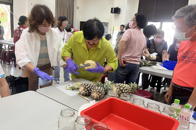 台南推鳳梨食農教育 「愛鳳醬」DIY入菜助行銷 | 華視新聞