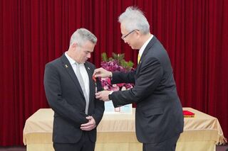 以色列國會友台小組主席訪台 吳志中頒睦誼外交獎章