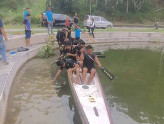 織羅部落克難訓練  花縣府贈龍舟