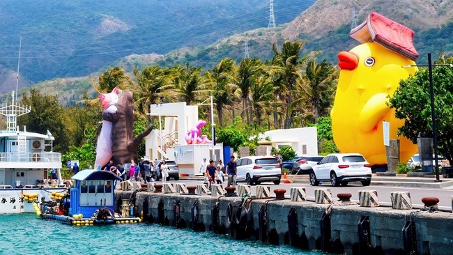 屏東海口港怪獸代班  全員集合測試遊客嗨 | 華視新聞