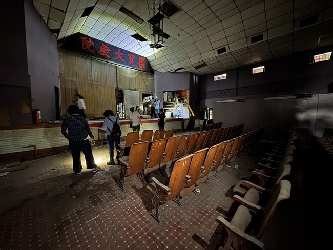 文資審議委員會現勘嘉市木造興中戲院 決列冊追蹤 | 華視新聞