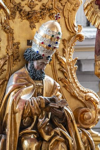 悼念教宗辭世 慕尼黑教堂將舉行罕見「除冠儀式」