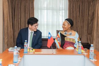 台史簽防治資訊操弄瞭解備忘錄 展開勞務合作討論