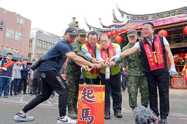 澎湖馬公城隍廟靈應侯環島遶境 場面規模盛大 | 華視新聞