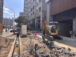 高雄鼓山建築工地挖破瓦斯管線 及時關閥門止漏