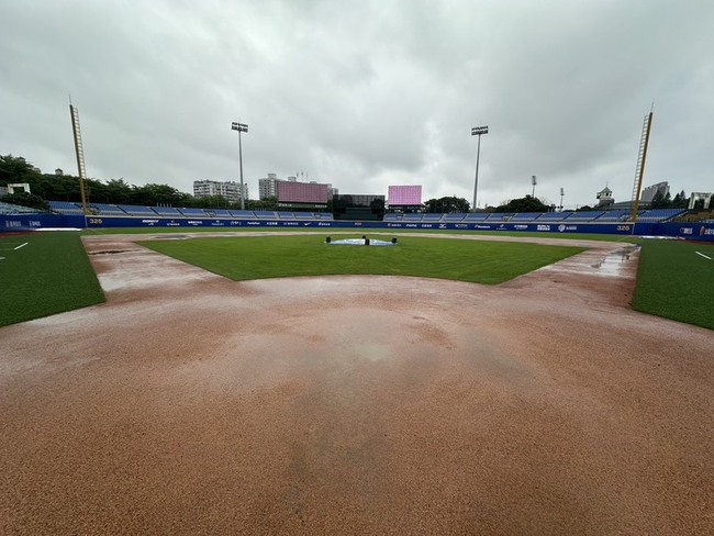 悍將桃猿戰因雨延賽 週末主題日李珠珢中場表演 | 華視新聞