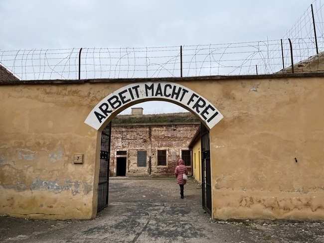 捷克紀念納粹屠殺受害者  朗讀名單重建尊嚴與記憶 | 華視新聞