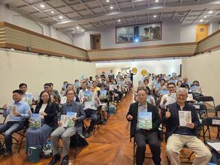 保存中油高雄煉油廠記憶 高史博出版2新書紀錄