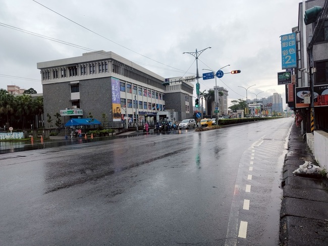 輔大女大生急穿馬路遭撞骨折  還將吃罰單 | 華視新聞