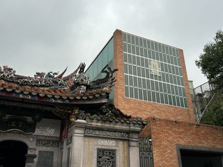 國定古蹟龍山寺實踐環保 導入太陽能板創電