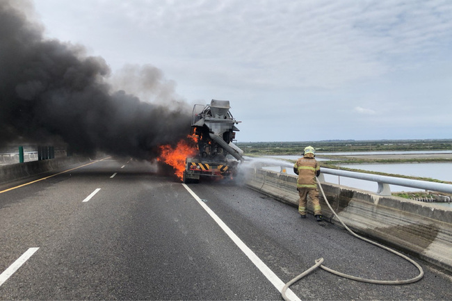 台南七股台61線4車事故釀3傷 其中2人命危 | 華視新聞