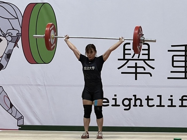 備戰舉重亞錦賽 方莞靈全大運試水溫摘銀 | 華視新聞